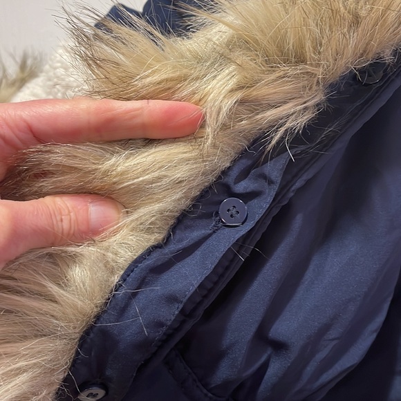 Like new Aeropostale vest with fur Sherpa hood. Size L. Navy colored. - Picture 8 of 10